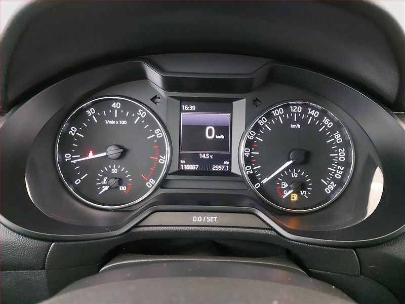 Škoda Octavia (2015) Style 1.4 TSI, Tempomat - fotka 11 z 17