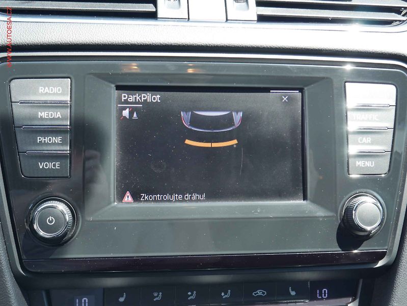 Škoda Octavia (2014) 2.0 TDi, RS, navi, xenon - fotka 15 z 25