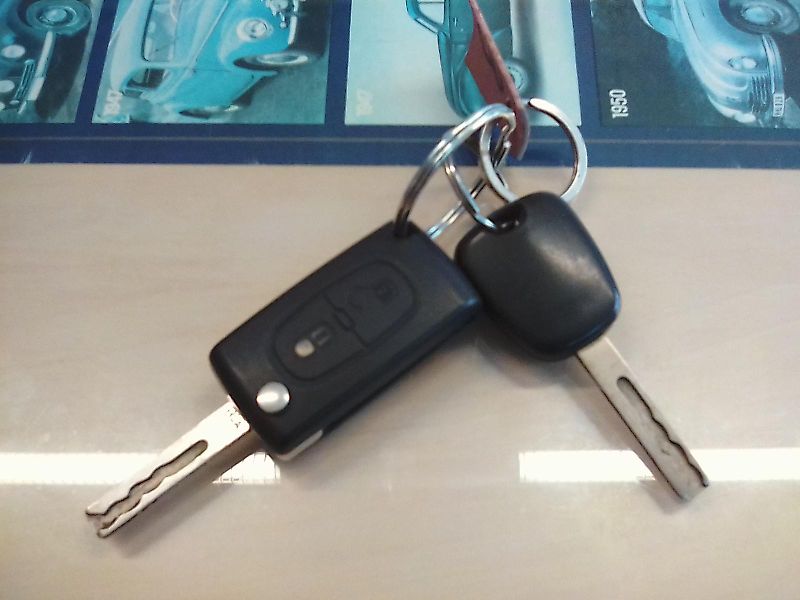 Peugeot 307 (2007) 1.6i 16V SW, kola navíc - fotka 32 z 32