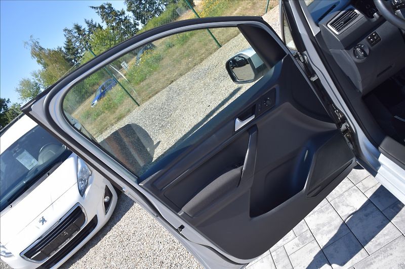 Volkswagen Caddy 2,0 TDI 75KW ODPOČET 2XPNEU - fotka 27 z 50
