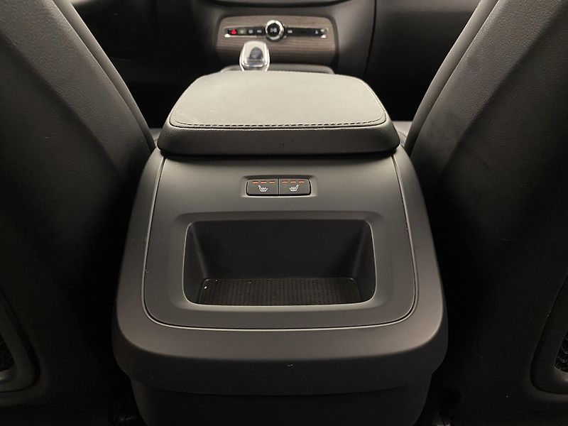 Volvo XC90 B5 AWD DARK PLUS AUT CZ 7m - fotka 33 z 67