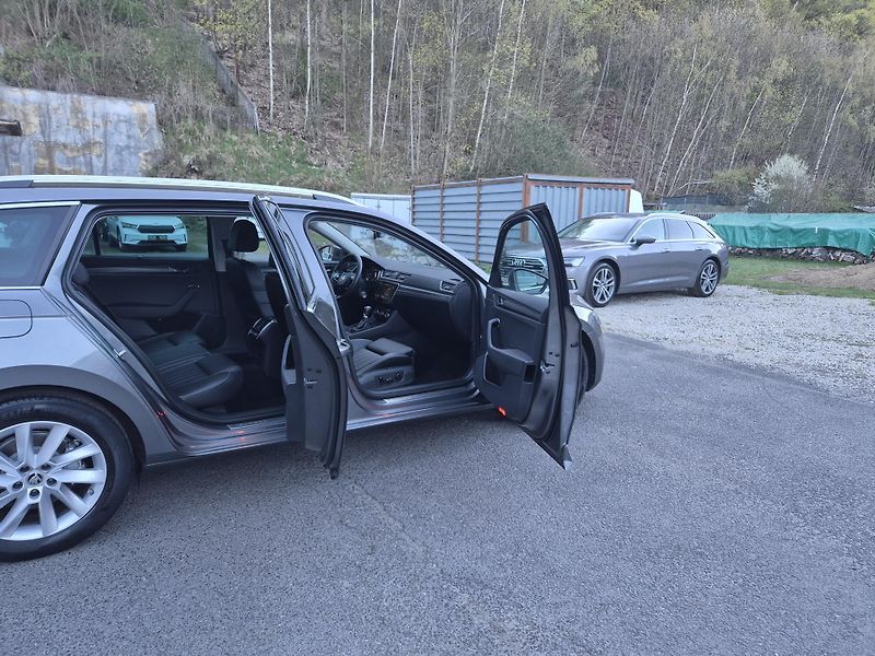 Škoda Superb Combi 2,0TDi DSG 110kw 17ALU - fotka 17 z 48