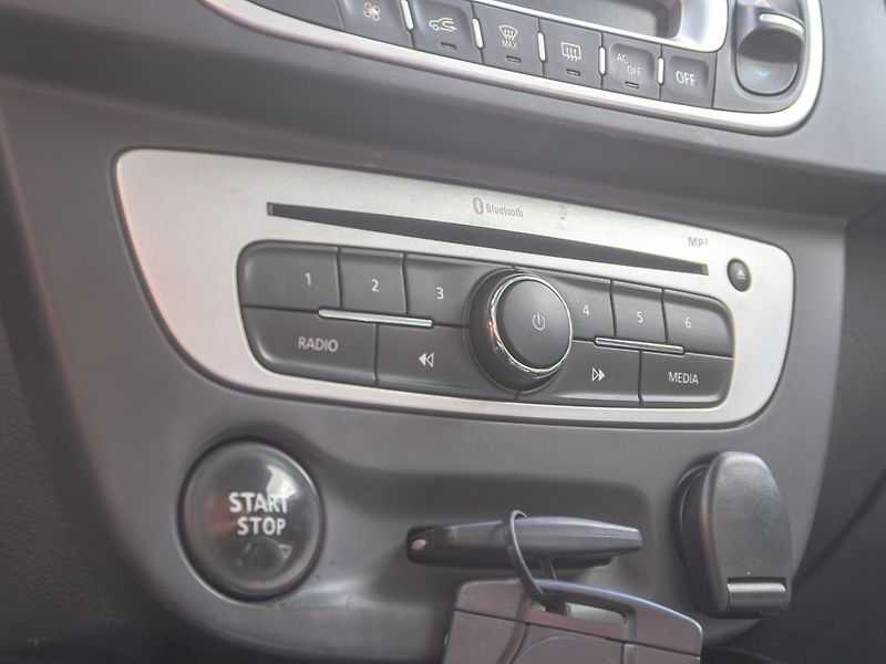 Renault Mégane (2015) 1.2T 97KW – NAVI / BOSE - fotka 26 z 48