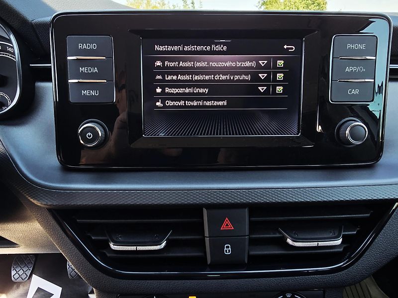 Škoda Scala 1.0TSI AMBITION NEHAVAR TOP ČR - fotka 31 z 36