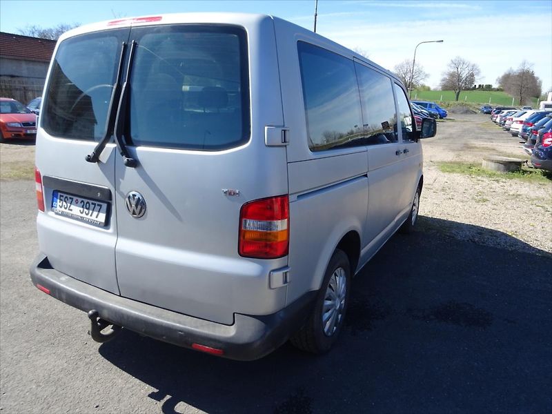 Volkswagen Caravelle 2,5 TDi 96 Kw 9 Míst - fotka 4 z 25