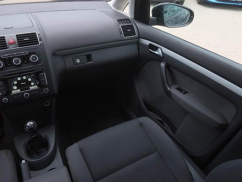 Volkswagen Touran (2014) 1.6 TDI, 7 míst, Serv.kniha - fotka 8 z 20