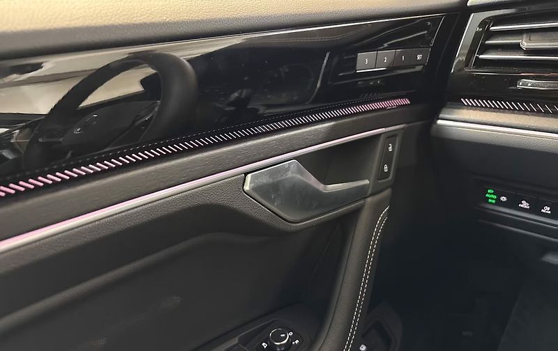 Volkswagen Touareg eHybrid Elegance Pano Vzduch - fotka 7 z 13