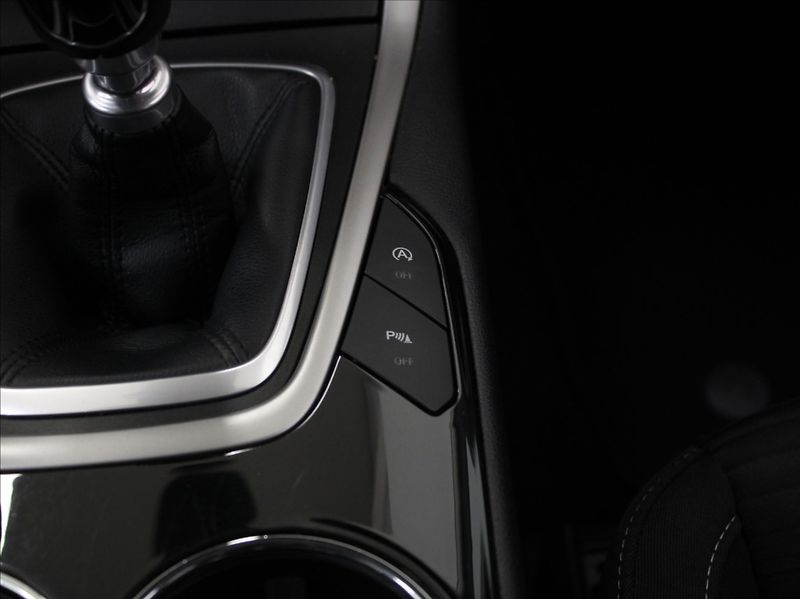 Ford S-MAX 1,5 EB 121kW 1.maj.ČR 7-míst - fotka 19 z 24