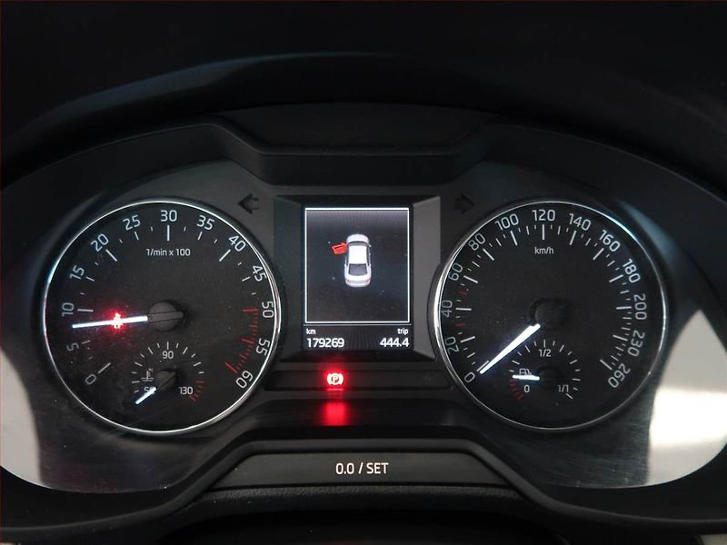 Škoda Octavia (2013) Elegance 1.6 TDI, Tempomat - fotka 11 z 17