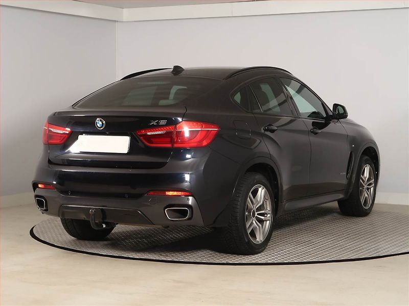 BMW X6 (2018) xDrive30d - fotka 5 z 23