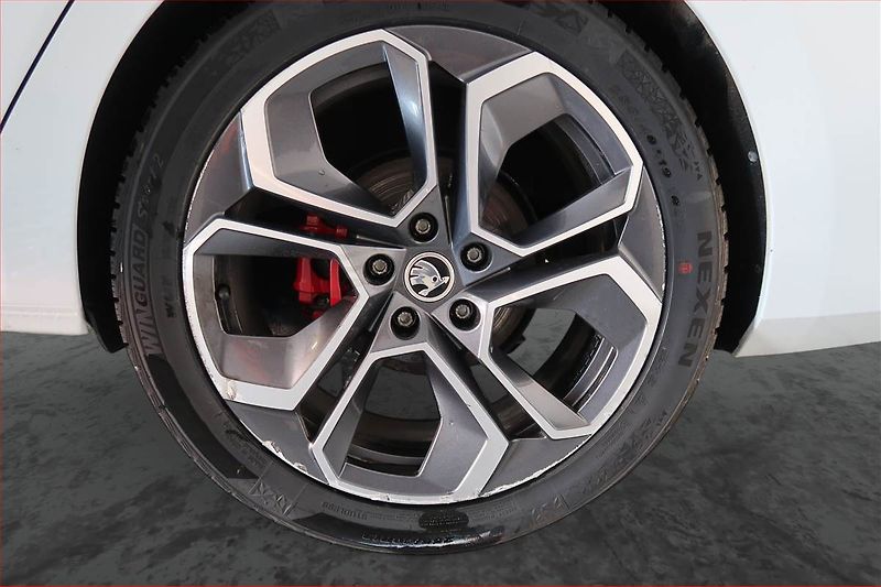 Škoda Octavia (2023) RS 2.0 TDI 4x4 - fotka 15 z 22