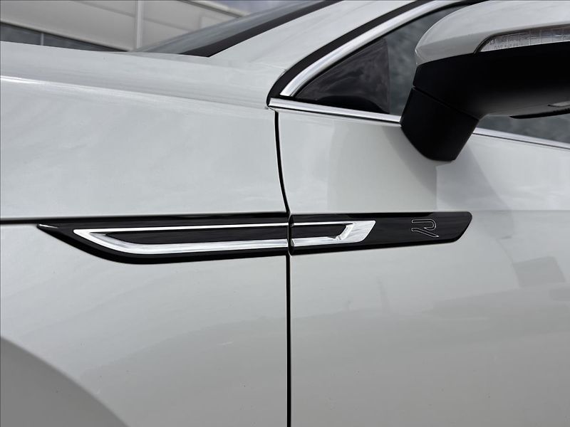 Volkswagen Arteon 2,0 TSI R-Line 206kW DSG - fotka 11 z 38
