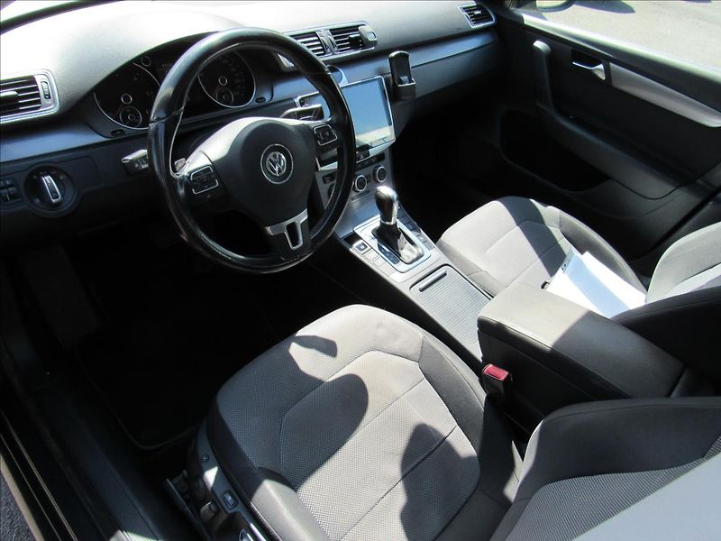 Volkswagen Passat 2,0 TDI 125kW DSG - fotka 9 z 37