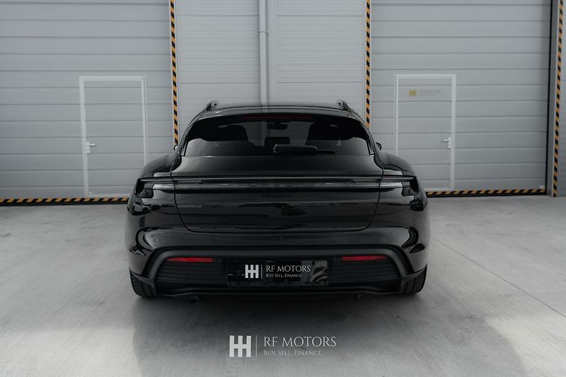Porsche Taycan (2024) 320kW - fotka 9 z 50