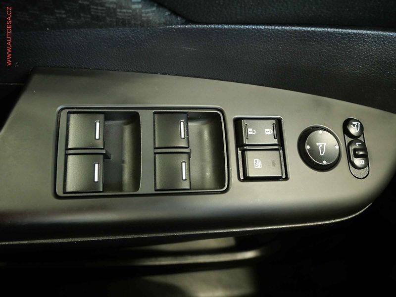Honda CR-V (2017) 2.0 i 4x4, Temp. park. kamera - fotka 14 z 23