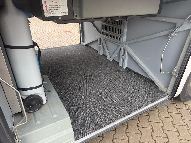 Setra (2015) S515 HD TOP VÝBAVA + 880l  - fotka 23 z 29
