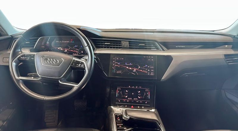 Audi e-tron 55 Quattro Kam Panorama HuD - fotka 9 z 17
