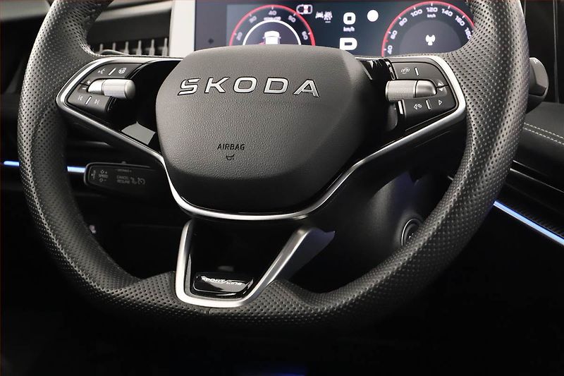 Škoda Superb (2025) 2.0 TSI, SPORTLINE, 4X4 - fotka 19 z 20