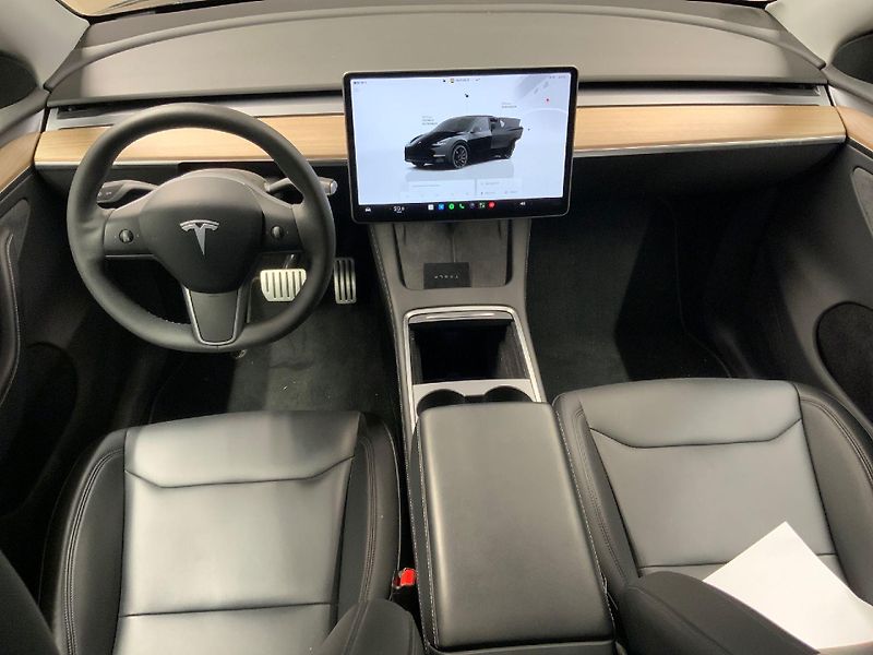 Tesla Model Y PERFORMANCE 393kw 21ALU 94,0% - fotka 5 z 8