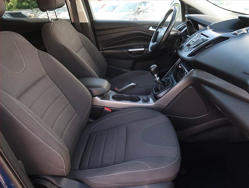 Ford Kuga (2015) Trend 1.5 TDCi, Serv.kniha - fotka 9 z 18