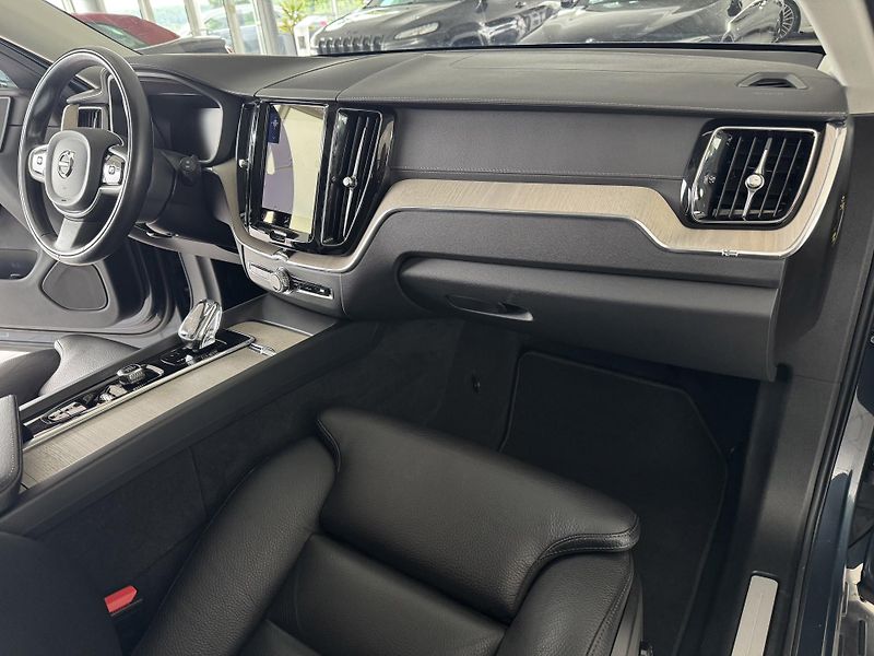 Volvo XC60 T8 AWD*Recharge*REZERVACE! - fotka 11 z 36
