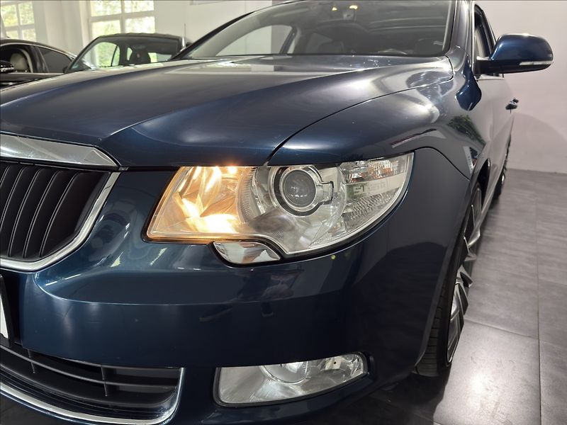 Škoda Superb 2,0   TSI DSG 147kW ELEG PANO - fotka 35 z 41