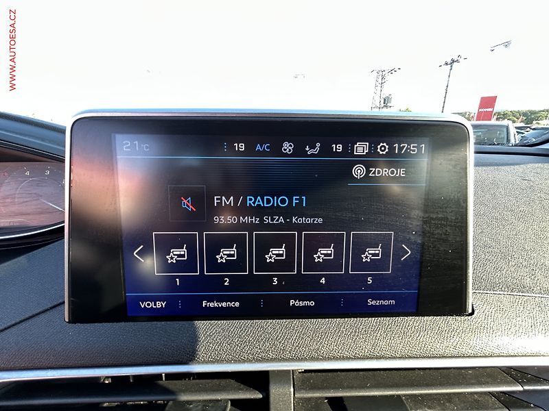 Peugeot 3008 (2017) 1.6 HDi, AC, temp, navi - fotka 15 z 21