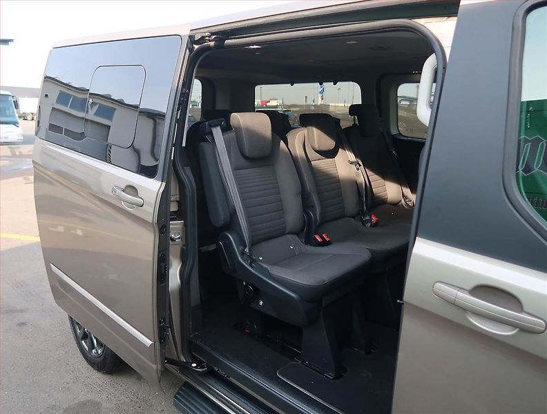 Ford Tourneo Custom (2021) Titanium 2.0 EcoBlue, ČR - fotka 18 z 25