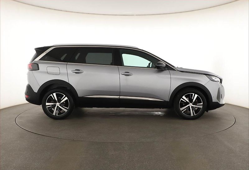 Peugeot 5008 (2023) GT Line 1.5 BlueHDi - fotka 6 z 21