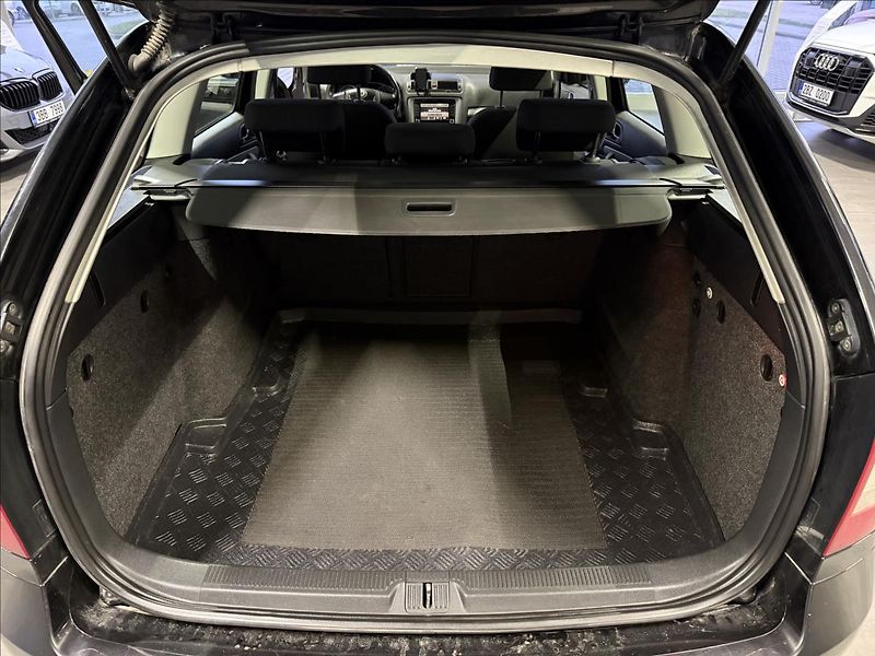 Škoda Octavia 1,6   ČR, SERVISNÍ KNÍŽKA - fotka 16 z 17
