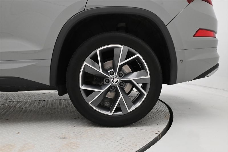 Škoda Kodiaq 2,0 TDI 147KW DSG 4x4 SportLIN - fotka 33 z 33