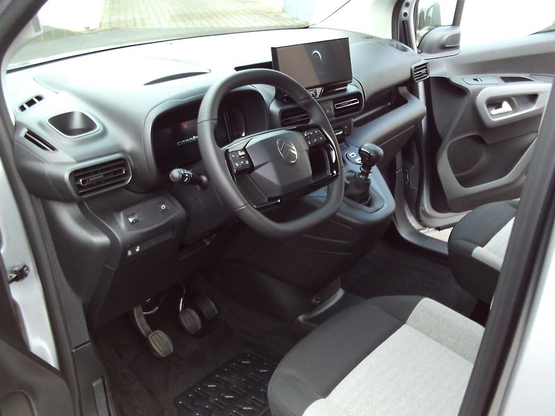 Citroën Berlingo (2026) PLUS Petrol 110k Manual - fotka 8 z 17