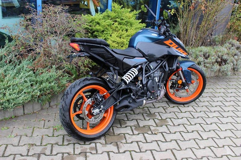 KTM 125 Duke (2024) 125 2025/24 - fotka 4 z 12