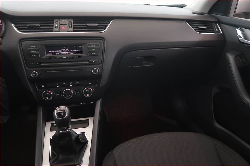 Škoda Octavia (2014) Style 1.6 TDI, Tempomat - fotka 8 z 16