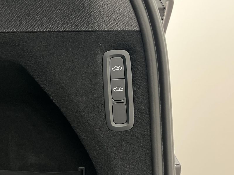 Volvo XC90 (2026) B5 AWD DARK PLUS - fotka 19 z 47