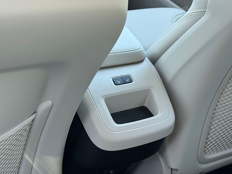 Volvo XC60 (2026) PLUS B5, 360°, Harman, Matrix - fotka 13 z 21
