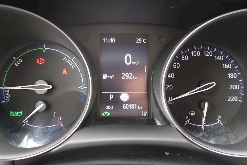 Toyota C-HR (2023) Comfort Business 1,8  Hybrid e - fotka 17 z 31