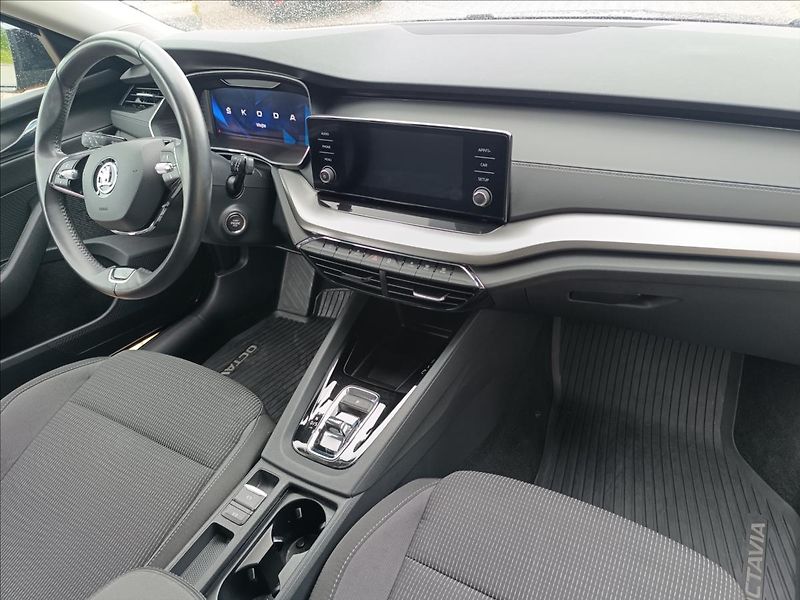 Škoda Octavia 2,0 TDi DSG Ambition - fotka 10 z 22