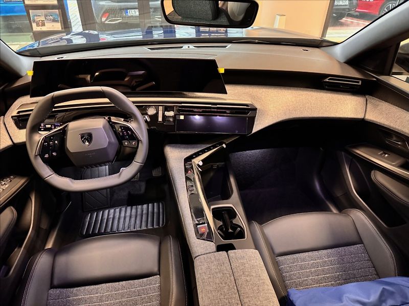 Peugeot 5008 (2025) 1,2 ALLURE Hybrid 145 e-DCS6 - fotka 8 z 8