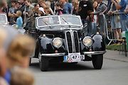 Na akci Jízda do vrchu a výstava historických vozidel se představilo na tři sta automobilů a motocyklů.