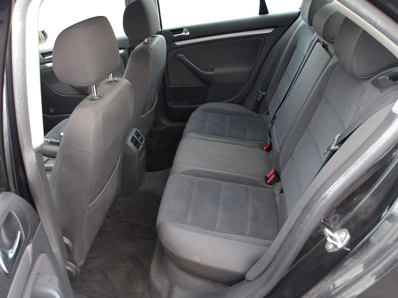 Volkswagen Jetta 1,9TDi77kW 2xkola!Po rozvodech - fotka 19 z 21