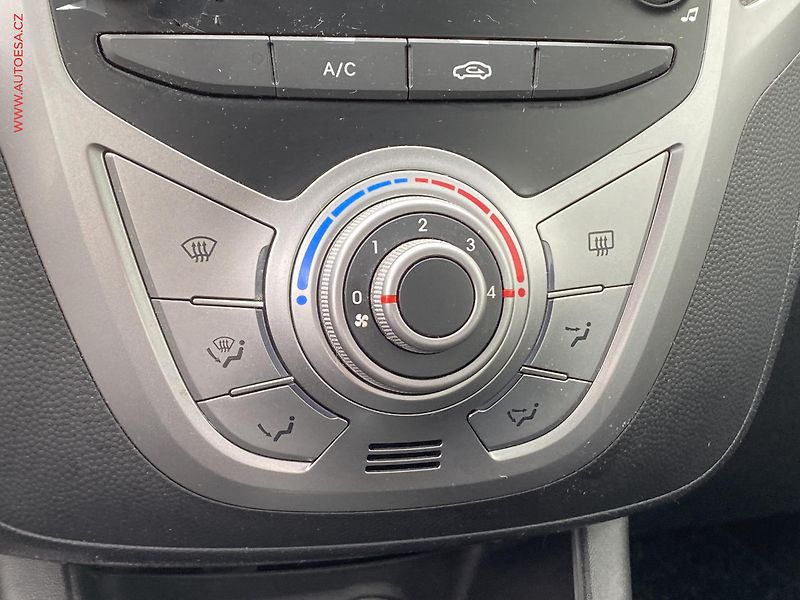 Hyundai ix20 (2014) 1.6 CRDi, AC - fotka 13 z 15