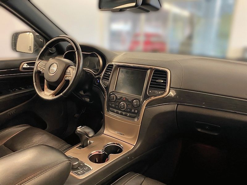 Jeep Grand Cherokee (2016) 3.0CRD 184kw, OVERLAND, ČR - fotka 18 z 20