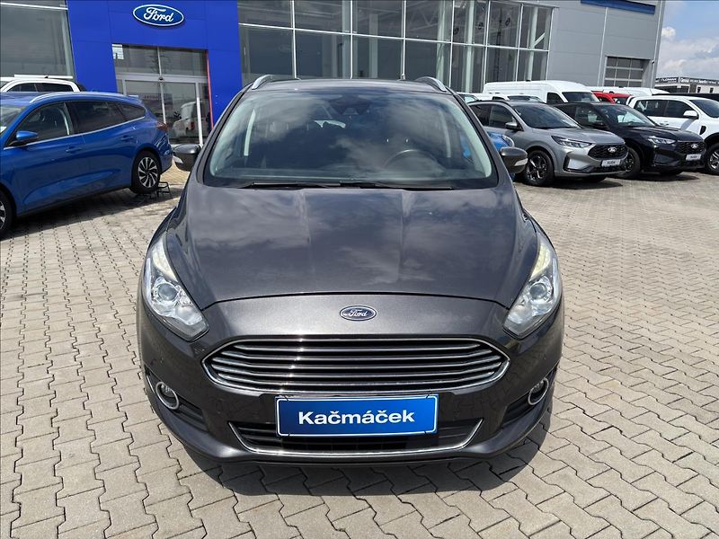 Ford S-MAX 2,0 EcoBlue 132kW Titanium 4X4 - fotka 8 z 39