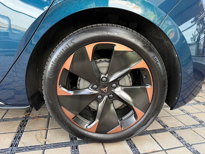 Cupra Born 170 kW eBoost FULL LED 63kWh - fotka 7 z 39