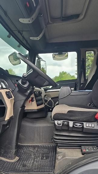 MAN TGS (2018) 35.320 8x2 skříň EURO 6 - fotka 7 z 8
