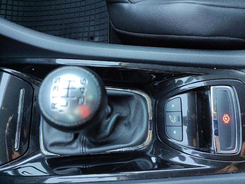 Citroën C5 (2014) 2.0HDI 140k EXCLUSIVE MAN6 HYD - fotka 30 z 43