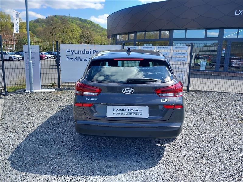 Hyundai i30 1,5 l COMFORT 16 - fotka 7 z 20