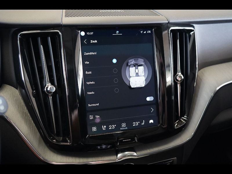 Volvo XC60 T8 PLUS Dark, Ventilace, 360° - fotka 37 z 48