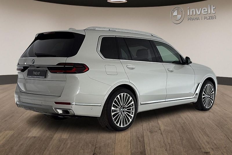 BMW X7 xDrive40d - fotka 3 z 27